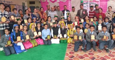 Meritorious students honored at the annual function in Peeran School HIMACHAL HEADLINES