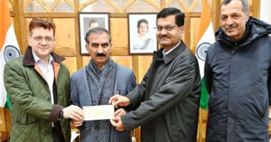 Supreme Outfit Private Limited contributes Rs.10 Lakh for State Rehabilitation Efforts HIMACHAL HEADLINES