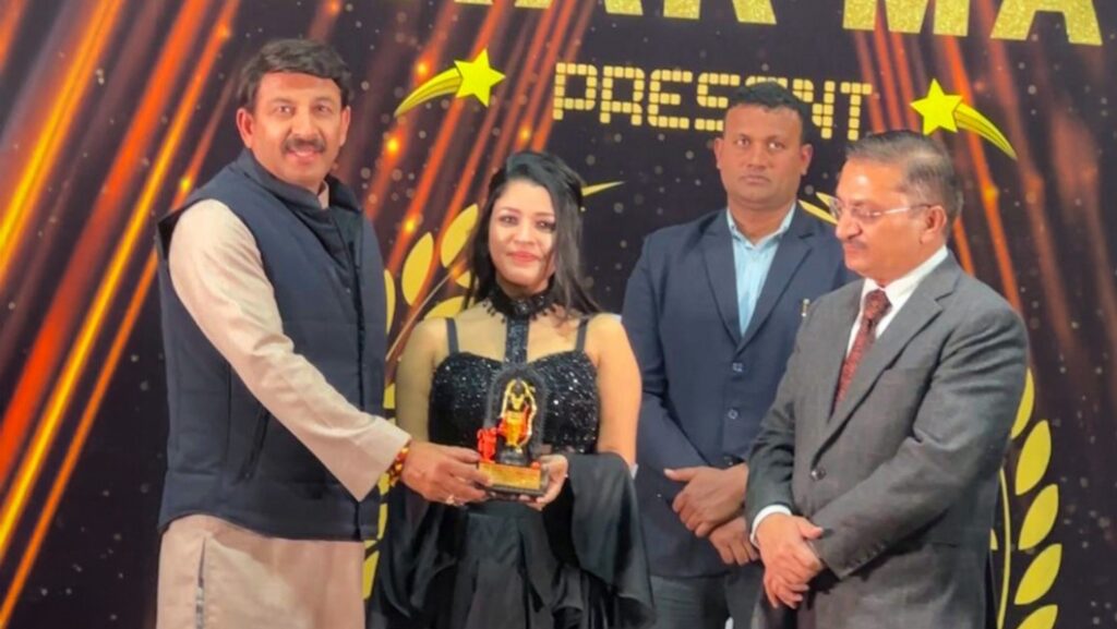 Actress Shanaya Sharma Honored with Delhi Star Award 2025; Presented by MP Manoj Tiwari and Ameesha Patel HIMACHAL HEADLINES