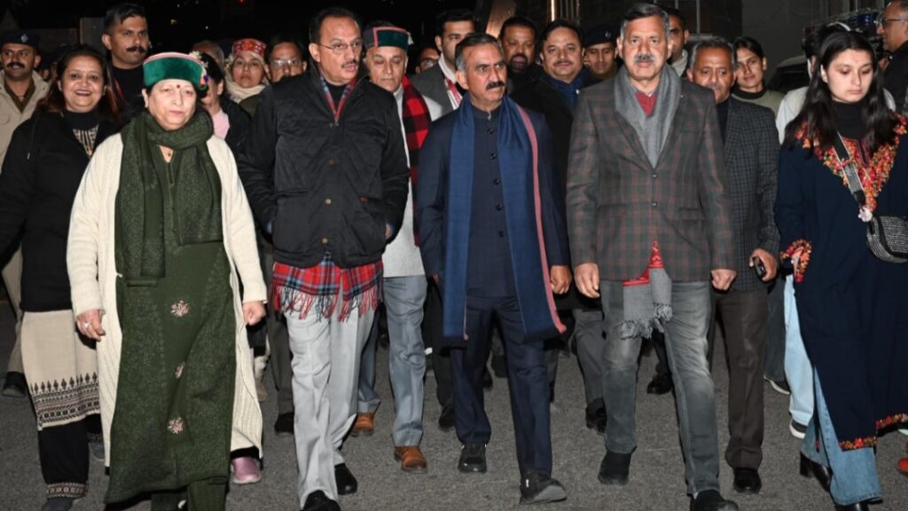 CM Sukhu visits Mall Road and Ridge on New Year Eve HIMACHAL HEADLINES