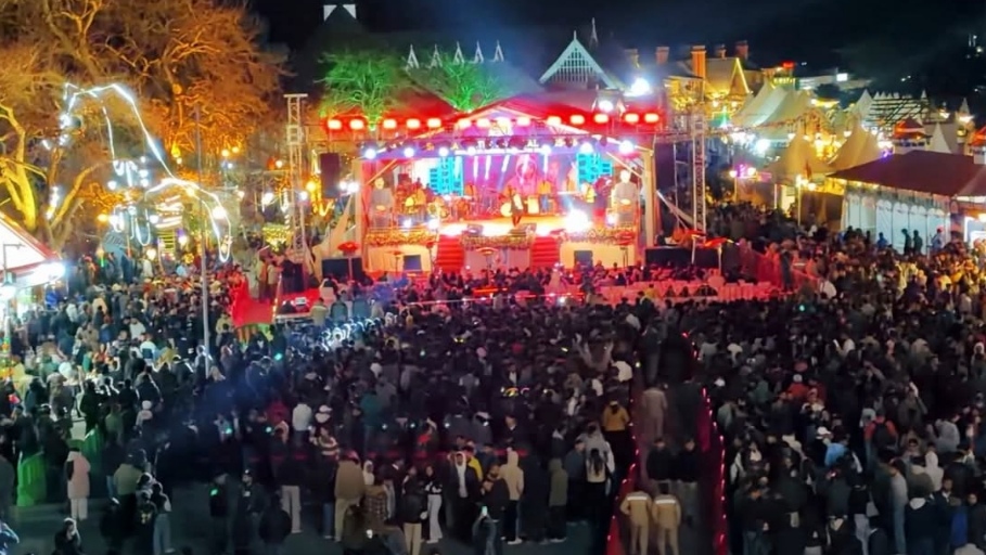 Christmas to New Year brings 50,000 vehicles into Shimla amid festive rush HIMACHAL HEADLINES