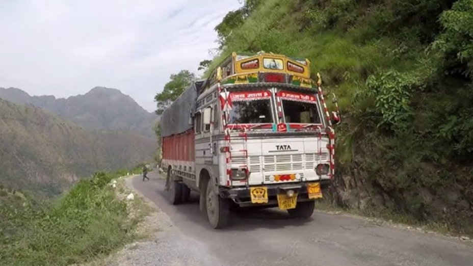 Sunni-Luhri Road in a bad condition and people are suffering : Pyaar Singh Kanwar Sunni-Luhri Road in a bad condition and people are suffering : Pyaar Singh Kanwar HIMACHAL HEADLINES