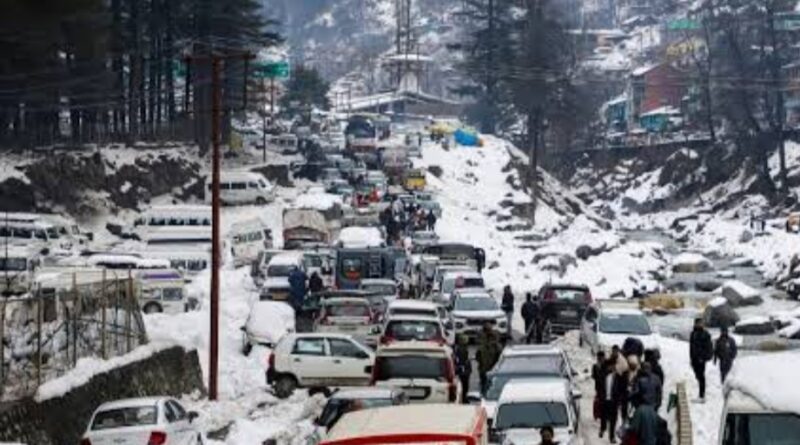Snow Paradise Turns Into Traffic Nightmare: Manali Struggles to Cope After Heavy Snowfall HIMACHAL HEADLINES