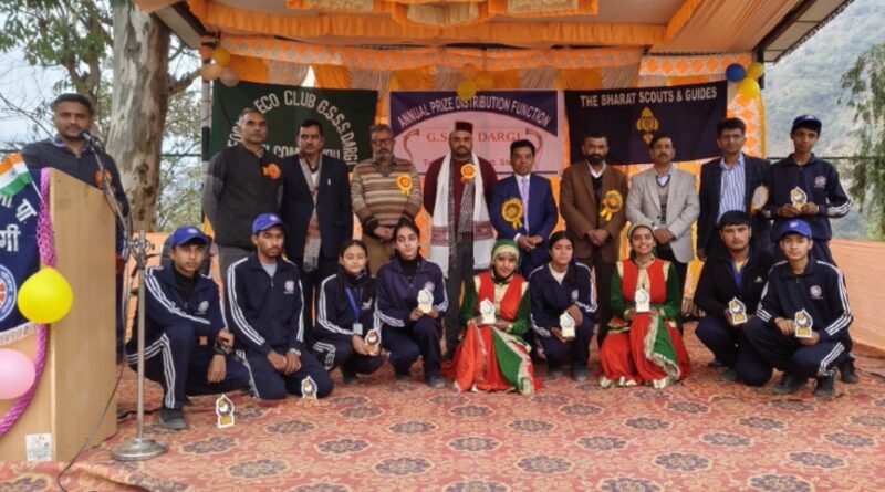 Dadgi School's meritorious students were honoured; Sneha was declared the best student of the year HIMACHAL HEADLINES
