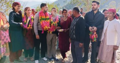 Lieutenant Rajat was welcomed with garlands upon reaching his ancestral village Peeran HIMACHAL HEADLINES