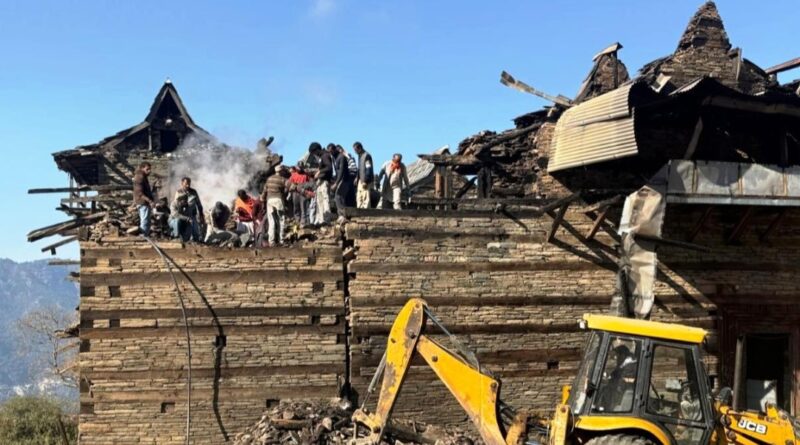 After the fire was extinguished, the search for the coins of the deity Junga continued in the palace. HIMACHAL HEADLINES