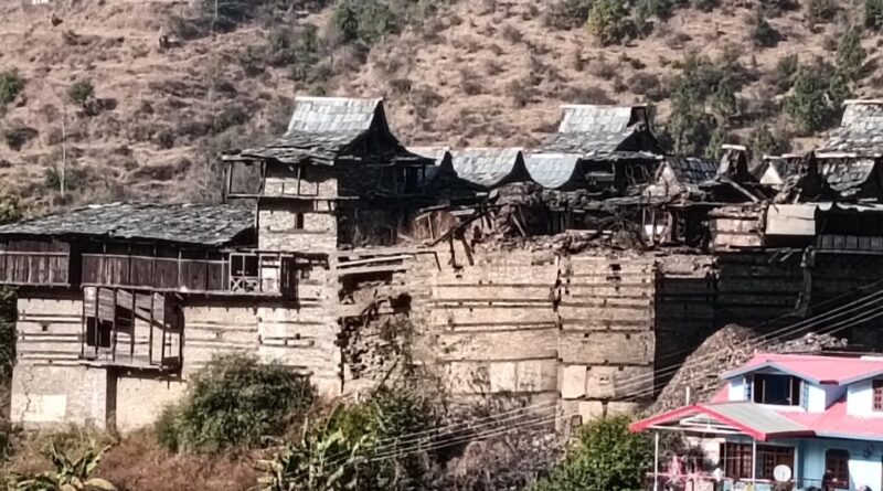 Damaged pieces of the deity Junga were found during the removal of debris from the palace HIMACHAL HEADLINES