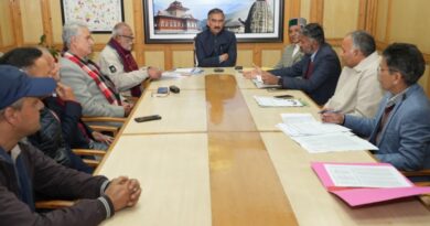 Himachal Apple Growers Sound Alarm Over Trade Deals: "1.5 Million Livelihoods at Risk" HIMACHAL HEADLINES