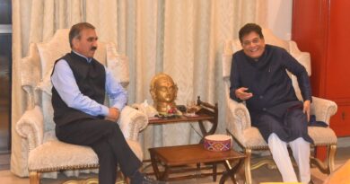 In Meeting with Piyush Goyal, Sukhu Calls for Peak Season Ban on Imported Apples HIMACHAL HEADLINES