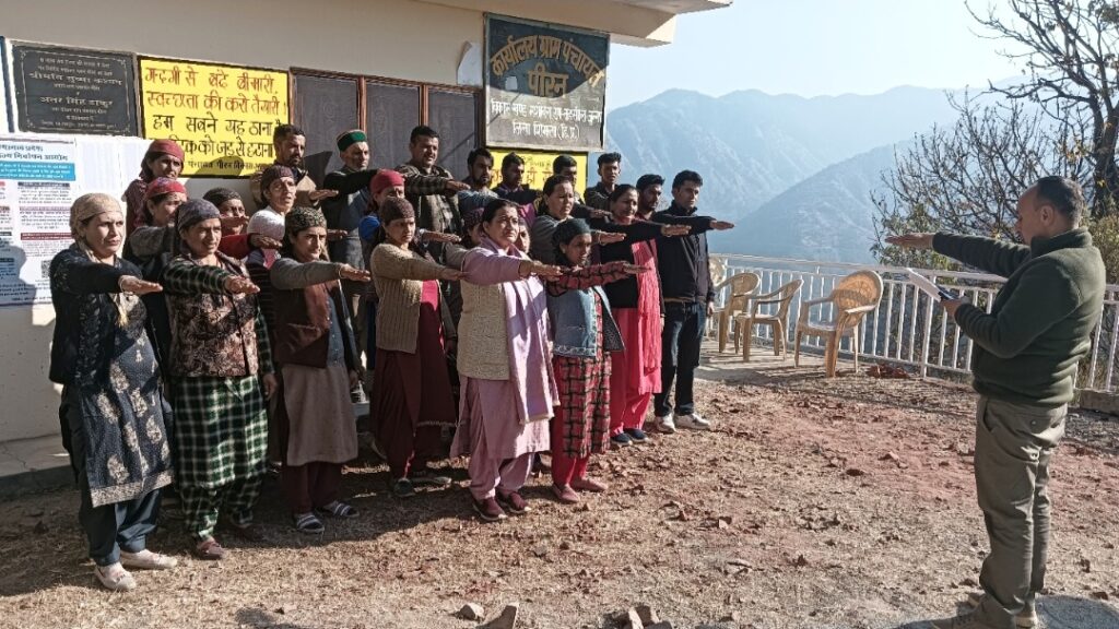 In the Gram Sabha meeting in Peeran, an oath was taken to make Himachal Chitta free In the Gram Sabha meeting in Peeran, an oath was taken to make Himachal Chitta free HIMACHAL HEADLINES