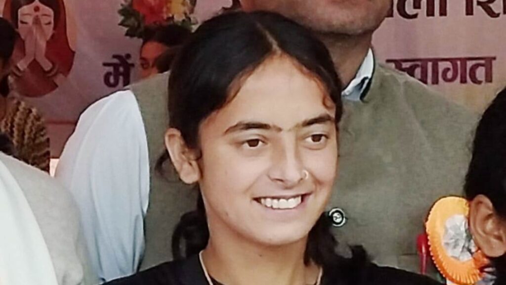 Junga's daughter Aarti will showcase her talent in the national level football competition Junga's daughter Aarti will showcase her talent in the national level football competition HIMACHAL HEADLINES