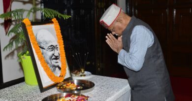 Governor Shukla pays floral tribute to Mahatma Gandhi on Martyrs’ Day HIMACHAL HEADLINES