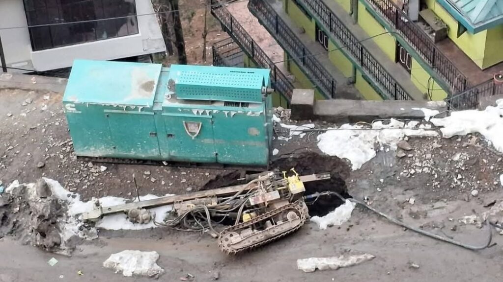 Road Collapse in Chalonthi: Investigation Underway to Reopen Route Road Collapse in Chalonthi: Investigation Underway to Reopen Route HIMACHAL HEADLINES