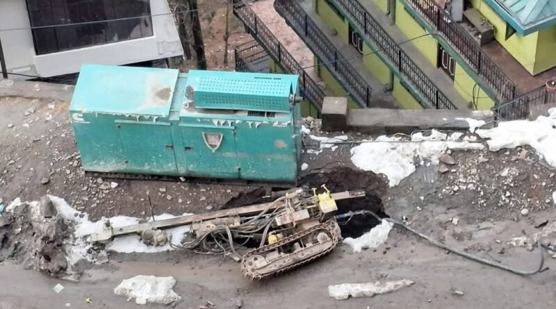 Panic in Shimla as Road Subsides Near Dhalli-Kaithlighat Project HIMACHAL HEADLINES