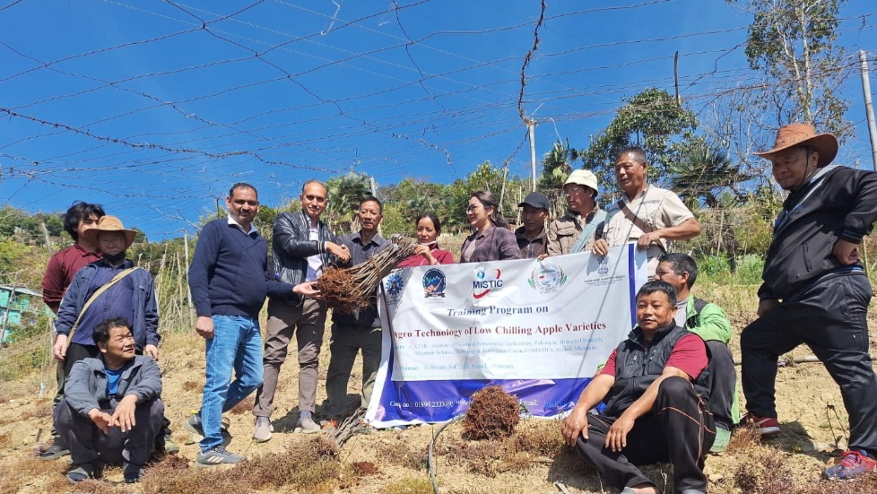 Growing Hope : Farmers Embrace Apples, Mushrooms, and Medicinal Plants HIMACHAL HEADLINES