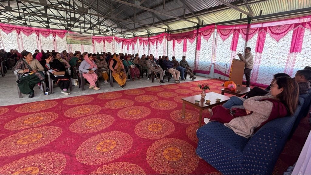 Farmers get tips on commercial cultivation of Garlic and Spice crops Farmers get tips on commercial cultivation of Garlic and Spice crops HIMACHAL HEADLINES