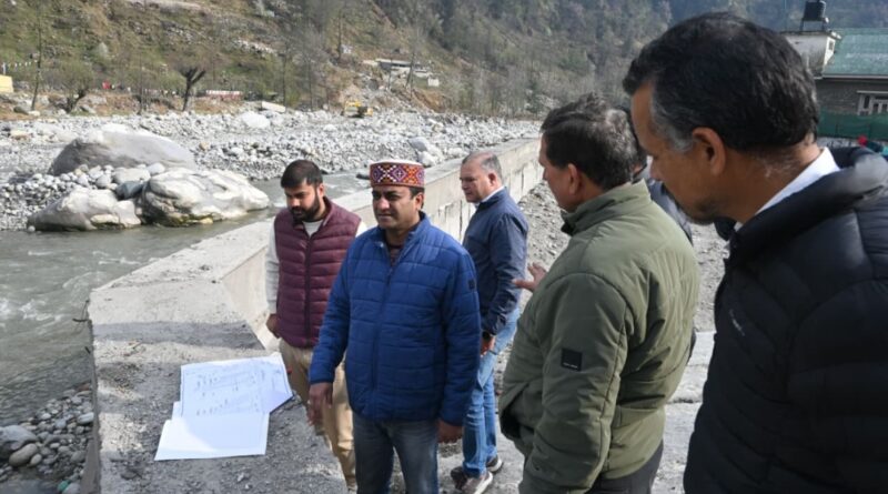 Secretary Jal Shakti inspects flood protection works in Manali HIMACHAL HEADLINES