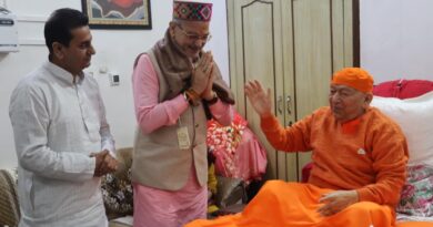 Governor Kavinder Gupta visits Swami Ram Swaroop Yogacharya at Ved Ashram, Kangra HIMACHAL HEADLINES