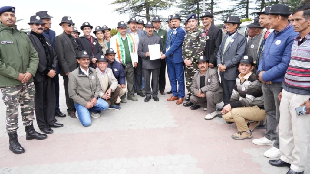 Ex-Paramilitary personnel express gratitude to CM for announcing Paramilitary Welfare Board Ex-Paramilitary personnel express gratitude to CM for announcing Paramilitary Welfare Board HIMACHAL HEADLINES