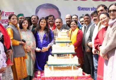 Sukhu marks his 62nd  Birthday with Green initiative, plants a ‘Chinar’ sapling