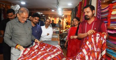 Governor Gupta visits Himachal Emporium in New Delhi HIMACHAL HEADLINES