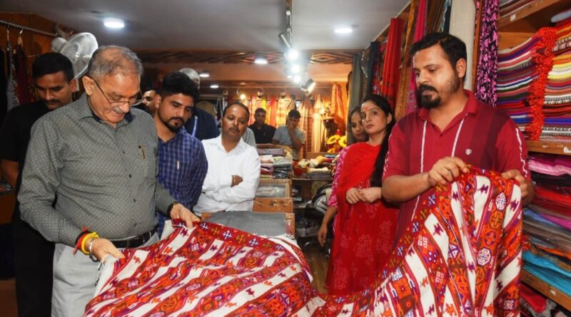 Governor Gupta visits Himachal Emporium in New Delhi HIMACHAL HEADLINES