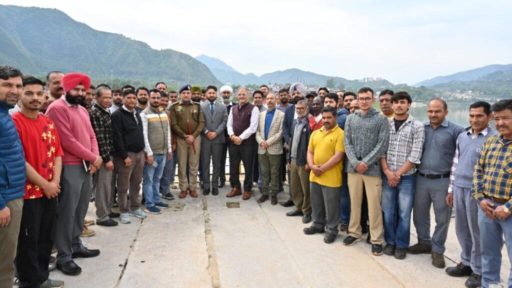 Governor Gupta visits BBMB Dredger complex at Sundernagar Governor Gupta visits BBMB Dredger complex at Sundernagar HIMACHAL HEADLINES