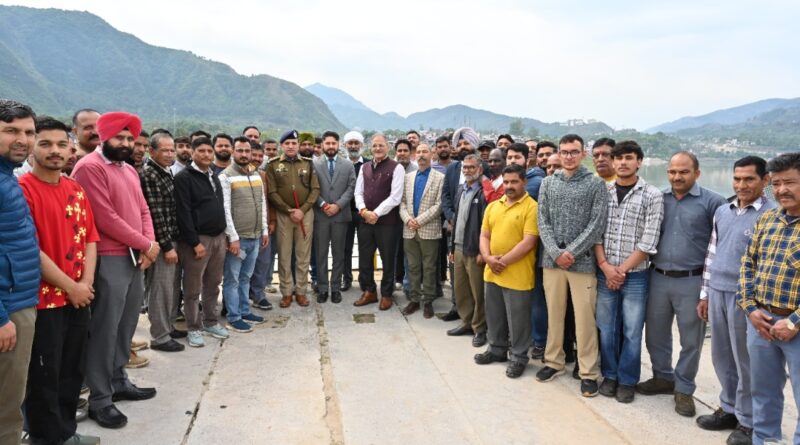 Governor Gupta visits BBMB Dredger complex at Sundernagar HIMACHAL HEADLINES