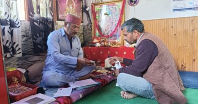 Shamsher has been providing free poison treatment for the past 17 years HIMACHAL HEADLINES