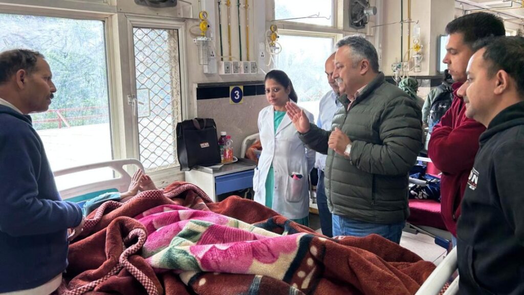 Rohit Thakur visits IGMC to inquire well-being of accident victims HIMACHAL HEADLINES