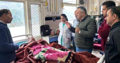 Rohit Thakur visits IGMC to inquire well-being of accident victims HIMACHAL HEADLINES