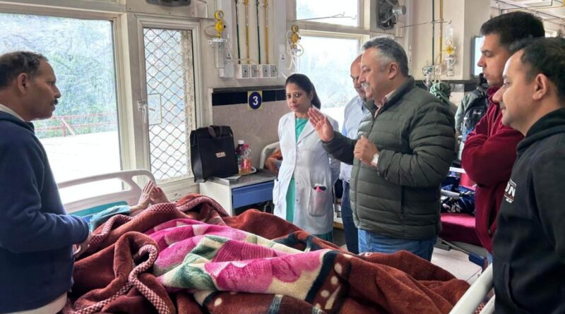 Rohit Thakur visits IGMC to inquire well-being of accident victims HIMACHAL HEADLINES