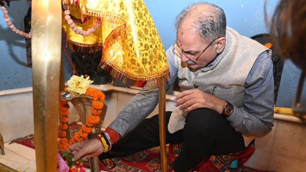 Governor Gupta pays obeisance at Baijnath Temple in Kangra Governor Gupta pays obeisance at Baijnath Temple in Kangra HIMACHAL HEADLINES