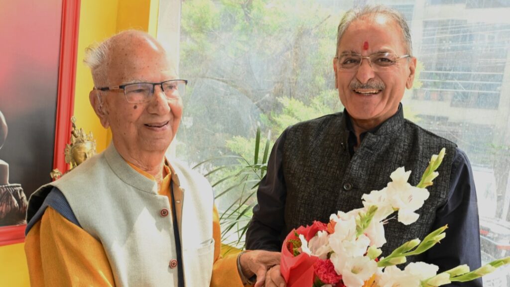 Governor Gupta calls on former CM Shanta Kumar Governor Gupta calls on former CM Shanta Kumar HIMACHAL HEADLINES