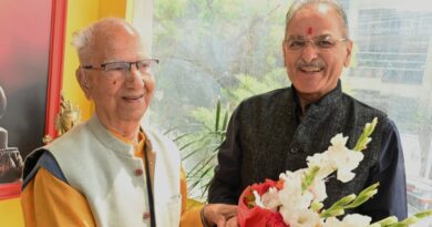 Governor Gupta calls on former CM Shanta Kumar HIMACHAL HEADLINES