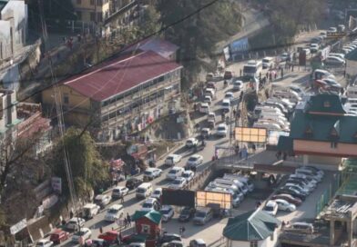 Tourist Rush Brings Record Traffic Inflow to Shimla, Police Manage Congestion Amid Road Repairs