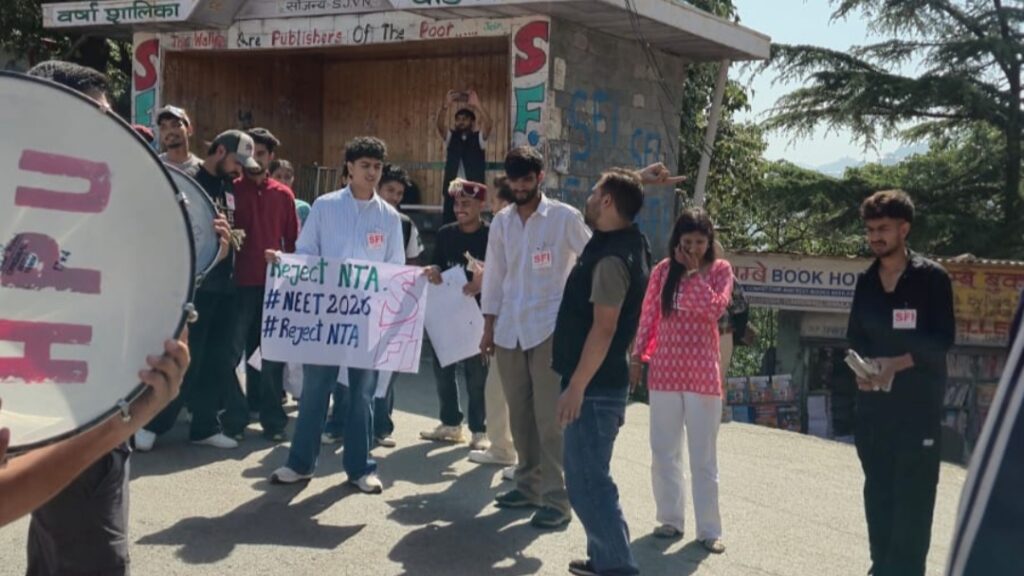 Our Future Isn't a Leak : Students Burn NTA Effigy, Block Shimla Roads in NEET Paper Leak Protest HIMACHAL HEADLINES