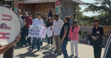 Our Future Isn't a Leak : Students Burn NTA Effigy, Block Shimla Roads in NEET Paper Leak Protest HIMACHAL HEADLINES