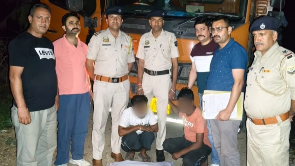 Truck Cabin Used to Smuggle Poppy Husk; Two Rajgarh Youths Held Truck Cabin Used to Smuggle Poppy Husk; Two Rajgarh Youths Held HIMACHAL HEADLINES