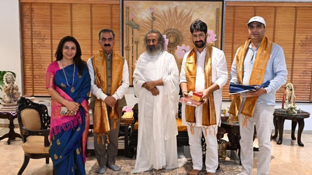 CM Sukhu meets Sri Sri Ravi Shankar CM Sukhu meets Sri Sri Ravi Shankar HIMACHAL HEADLINES