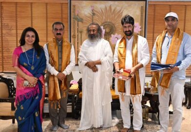 CM Sukhu meets Sri Sri Ravi Shankar