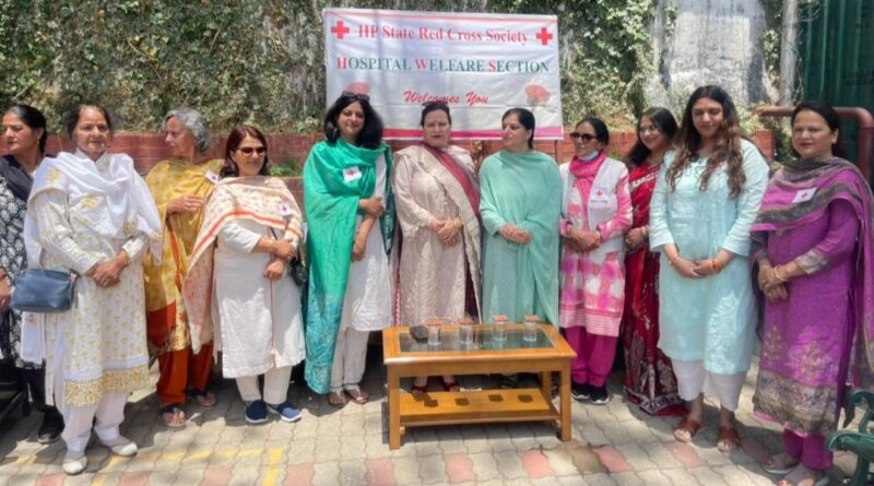 Lady Governor distributes fruits and sweets at mental rehabilitation centre Lady Governor distributes fruits and sweets at mental rehabilitation centre HIMACHAL HEADLINES