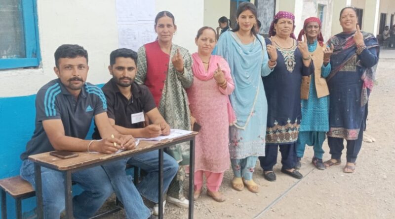 Dhali Panchayat, formed for the first time after independence, witnessed a festive atmosphere on polling day HIMACHAL HEADLINES