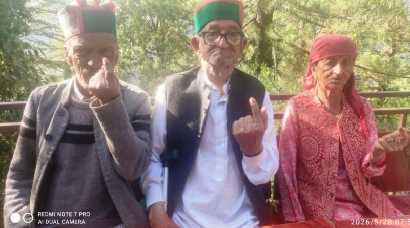 96-year-old Gauri, 94-year-old Shaunkiya Ram, 92-year-old Bish Ram, 93-year-old Santram cast their votes HIMACHAL HEADLINES