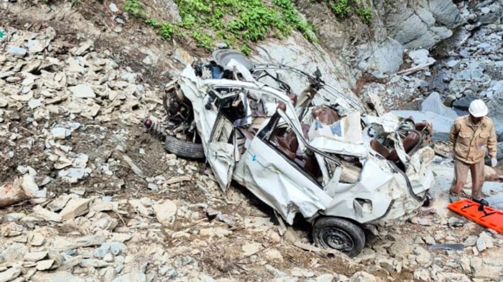 Tragedy in the Hills: Families’ Joyful Trip Ends in Fatal Ravine Crash in Chamba Tragedy in the Hills: Families’ Joyful Trip Ends in Fatal Ravine Crash in Chamba HIMACHAL HEADLINES