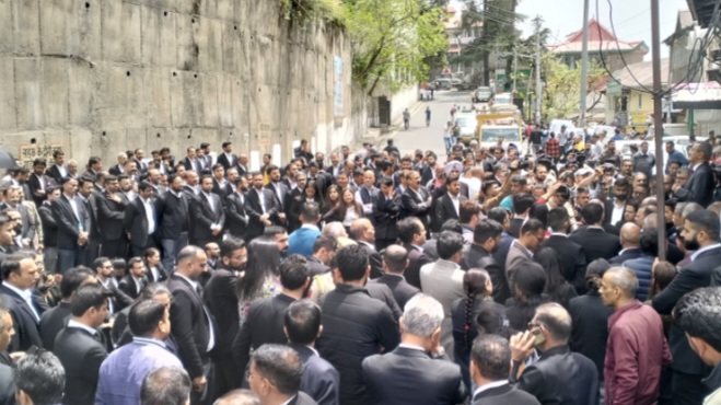 Gridlock in the Hills: Lawyers’ Protest Exposes Shimla’s Growing Traffic Troubles HIMACHAL HEADLINES