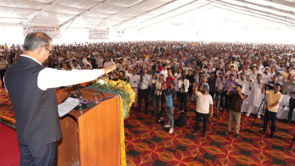 Sukhu administers oath to newly elected Panchayat Pradhans and Up-Pradhans of Kangra Sukhu administers oath to newly elected Panchayat Pradhans and Up-Pradhans of Kangra HIMACHAL HEADLINES