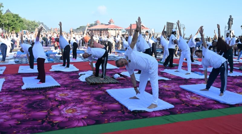 Governor Gupta leads International Yoga Day celebrations at historic Ridge Governor Gupta leads International Yoga Day celebrations at historic Ridge HIMACHAL HEADLINES