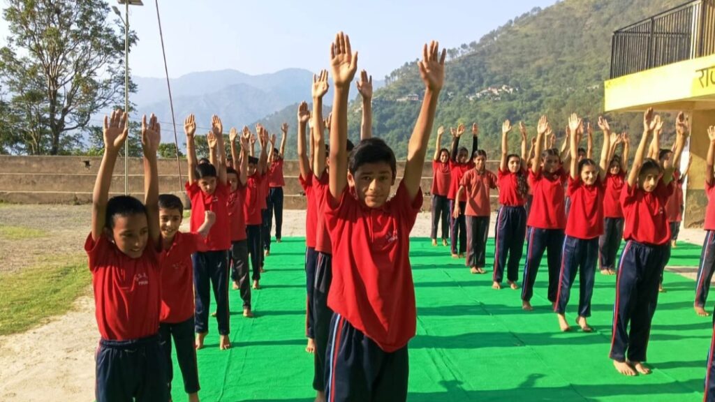 Hundreds of children practiced yoga at Peeran School on Yoga Day HIMACHAL HEADLINES