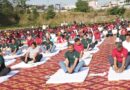 Sukhu performs yoga with nearly 2,000 people